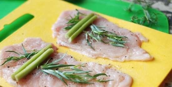 Involtini di filetto di pollo con rabarbaro e dragoncello