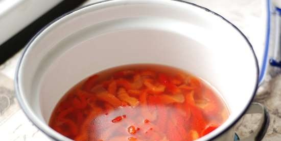 Sweet pepper soup with saffron