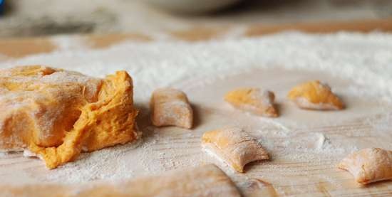 Gnocchi di zucca con pesto di menta e arancia