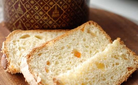 Easter cake according to the recipe for Italian Easter colomba