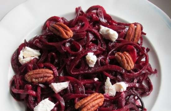 Beet spaghetti with goat cheese and pecans