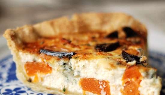 Quiche with pumpkin, marmalade and blue cheese