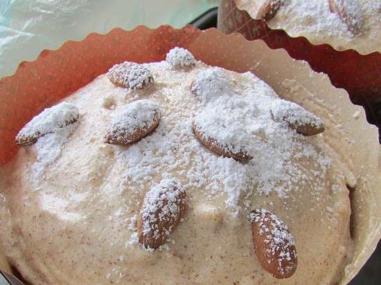 Easter cake according to the recipe for Italian Easter colomba