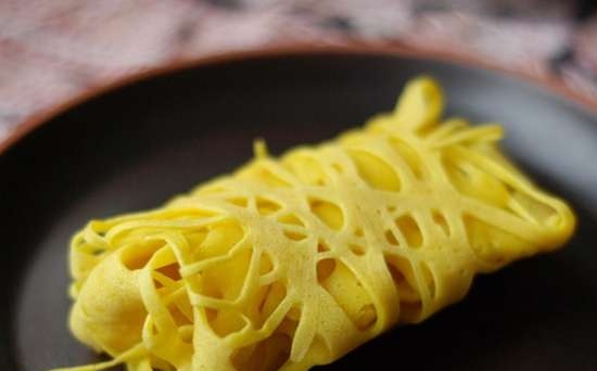 Pannenkoeken Roti Jala met Salsasaus