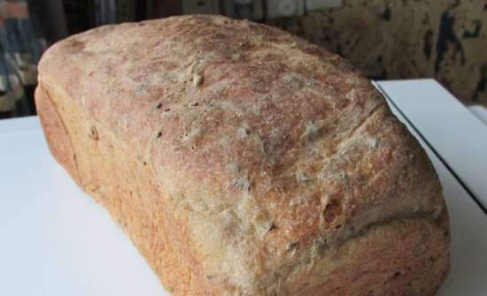 Pane di grano saraceno con semi di papavero, semi di lino, noci