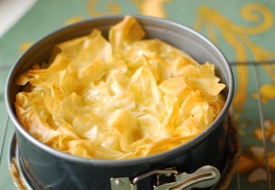 Tortino di pasta fillo con patate dolci, salmone e spinaci