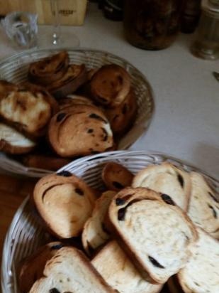 Magere croutons met rozijnen