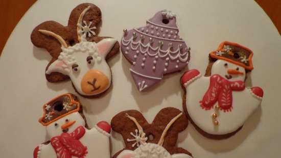 We decorate gingerbread cookies, cookies