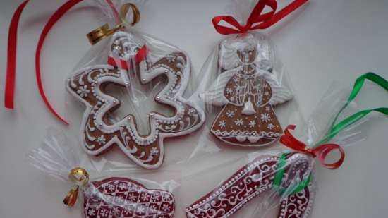 We decorate gingerbread cookies, cookies