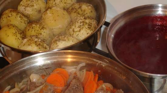 Meat stew with lingonberry sauce