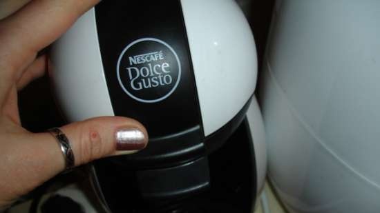 Кафемашина за капсули Dolce Gusto Piccolo и чаши Emo за многократно пълнене