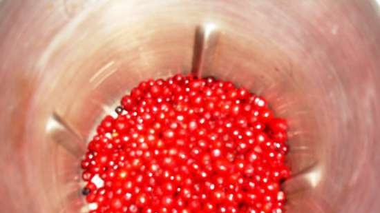 Lingonberry juice in a soybean Midea Mi-5