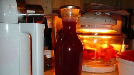 Lingonberry juice in a soybean Midea Mi-5