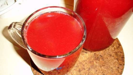 Lingonberry juice in a soybean Midea Mi-5