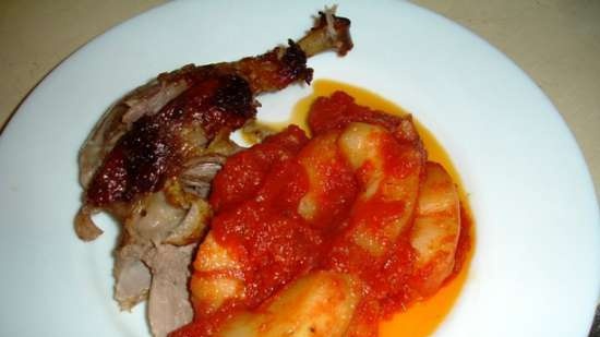 Pato con manzanas y tomates