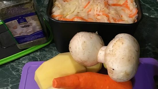 Zuppa leggera di cavolo cappuccio con crauti e funghi prataioli