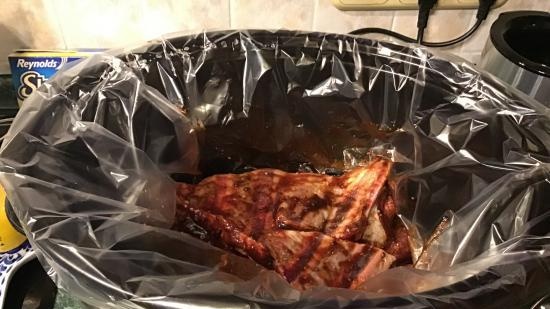 Costillas a la barbacoa perezosas en una olla de cocción lenta Kenwood