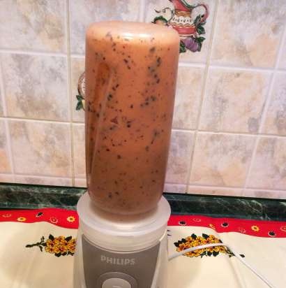 Desert de iaurt cu mere, prune și boabe de goji (Daily Collection Philips Blend & Go mini blender HR2874)