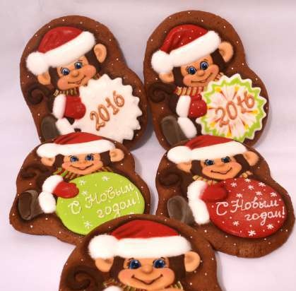 We decorate gingerbread cookies, cookies