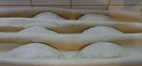 Pane di fattoria con pasta vecchia