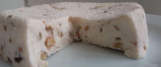 Formaggio fresco con noci e fieno greco