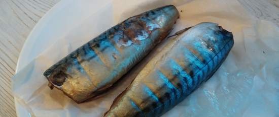 Hot smoked mackerel in a microwave or convection oven