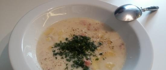 Zuppa di patate con pancetta e formaggio