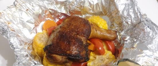 Muslos de pollo con verduras variadas