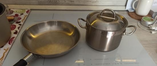 Cooking utensils (pots, pans, lids) (2)