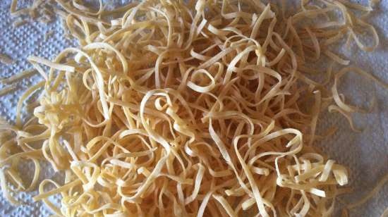 Fideos caseros, ravioles y todo para hacerlos