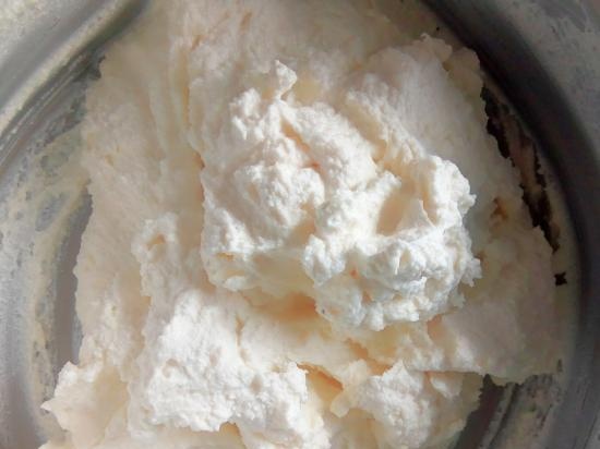 Ricotta di Pasqua con uvetta e semi di papavero (senza uova)