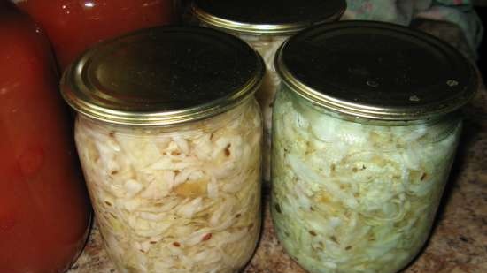 Pickled cabbage (with apples and caraway seeds)