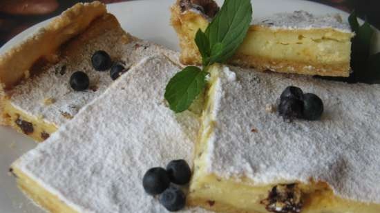 Torta di ricotta con uvetta e note di limone