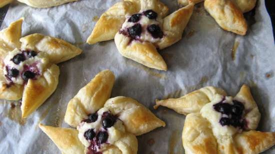 Merry blueberry buns