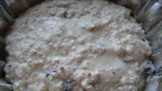 Inihurnong oatmeal na may keso sa bahay, peras at pinatuyong prutas