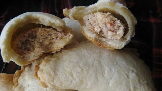 Chicken stew-filled shortbreads