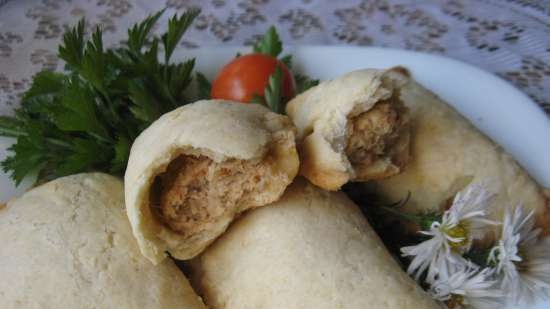 Chicken stew-filled shortbreads