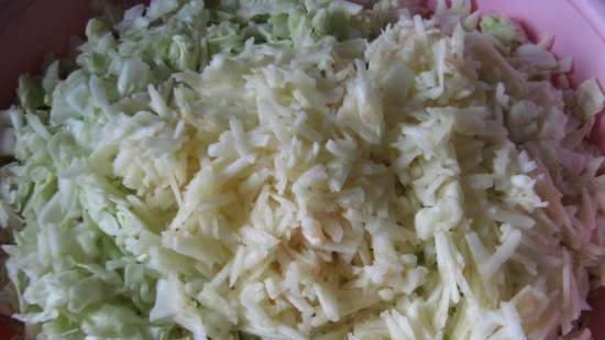 Pickled cabbage (with apples and caraway seeds)