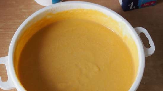 Sopa de crema de verdures en una olla a pressió multicooker marca 6051