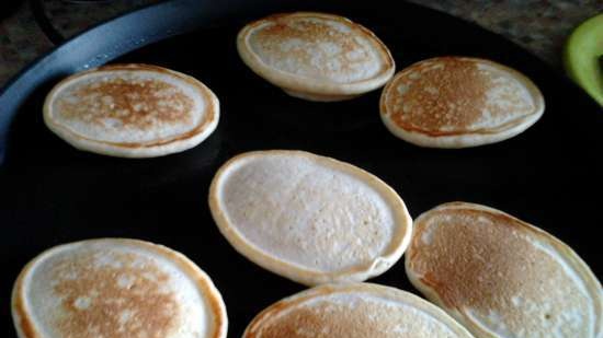 Lush pancakes on yogurt with bran