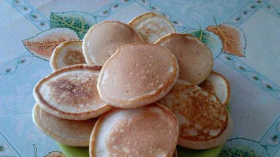 Lush pancakes on yogurt with bran