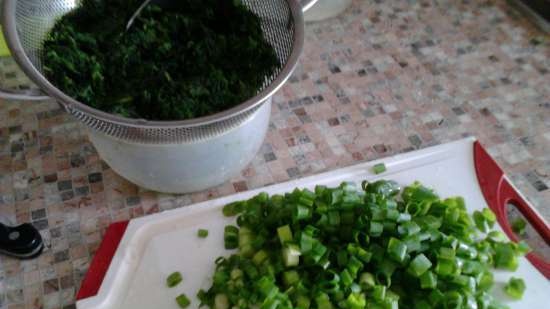 Jellied Pie na may mga Itlog, Scallion at Spinach