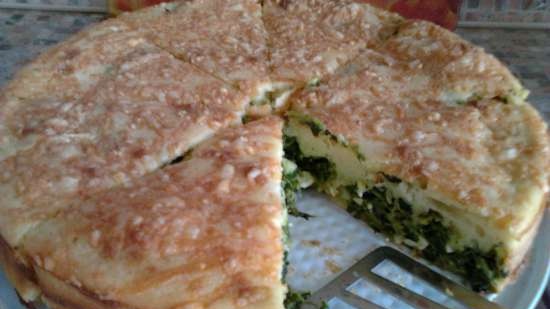 Torta in gelatina con uova, cipolle verdi e spinaci