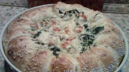 Collapsible pie with chicken and spinach