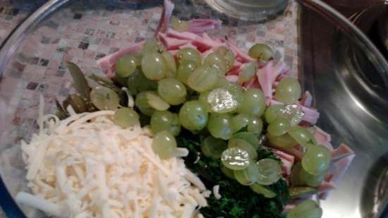 Spicy salad with Chinese cabbage, cheese and grapes.