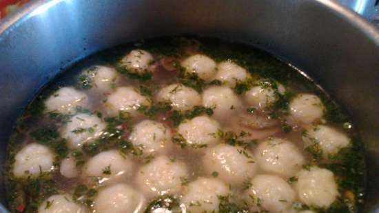 Zuppa di funghi con palline di formaggio