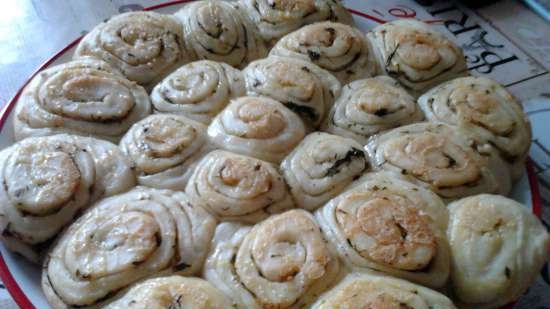 Garlic rolls with cheese, from flatbread dough