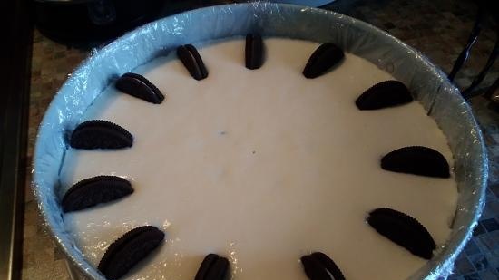 No-bake cake with Oreo cookies