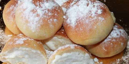 Bollos italianos con relleno de crema