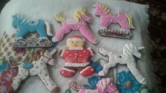 We decorate gingerbread cookies, cookies